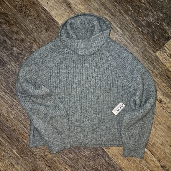 Womens Old Navy Swaeter - Picture 1 of 3